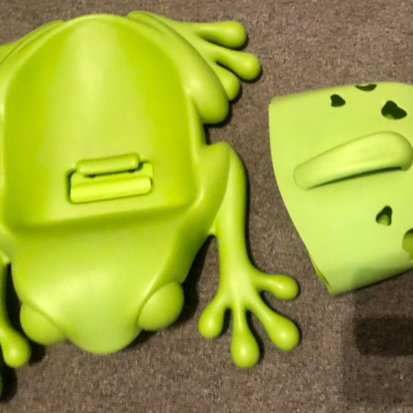 BOON FROG PAD BATH CADDY AND SCOOP WITH SUCTION MOUNT - Picture 2 of 4